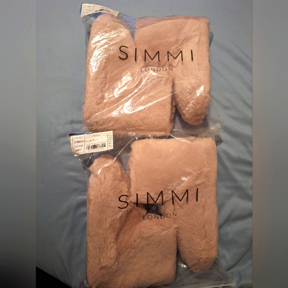 Simmi London Comfy Blush Fluffy Slippers